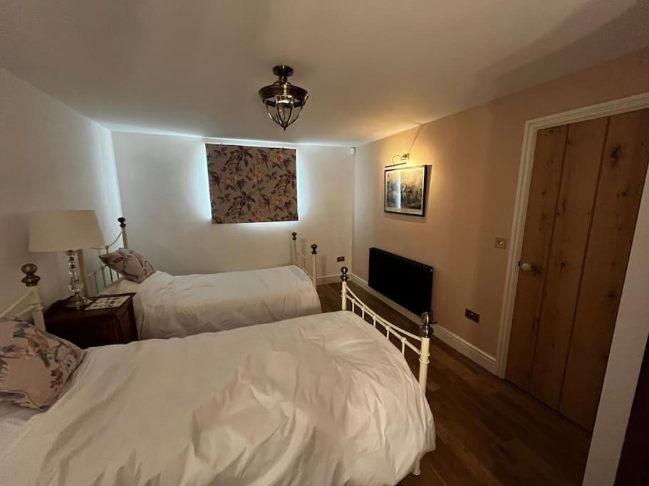 Byre - Farm Cottage On 9 Acre Equestrian Small Holding Salisbury Exteriör bild