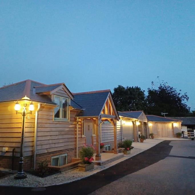 Byre - Farm Cottage On 9 Acre Equestrian Small Holding Salisbury Exteriör bild